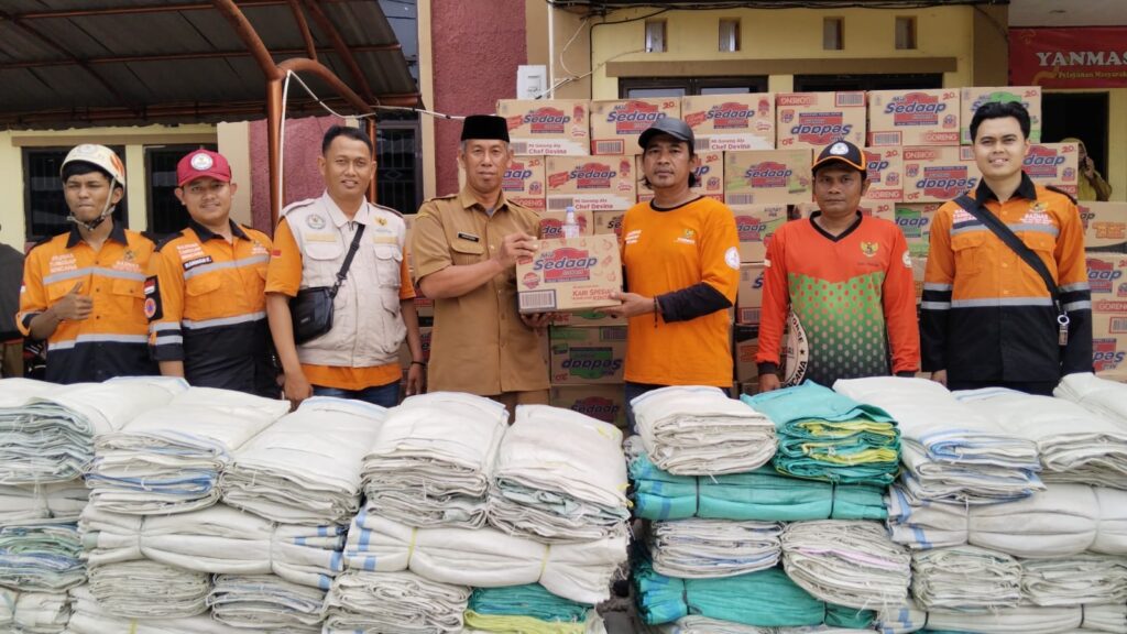 5.000 Karung dan Bantuan Logistik Disalurkan Baznas Bantu Warga Muaragembong Terdampak Banjir Rob