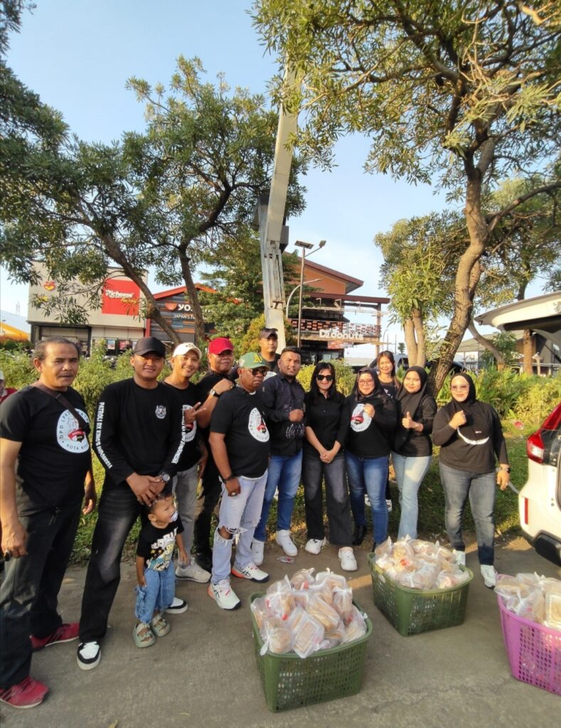 Usung Semangat Persatuan, LPKSM PATROLI DPD Kota Bekasi Berbagi Takjil di Kaliabang