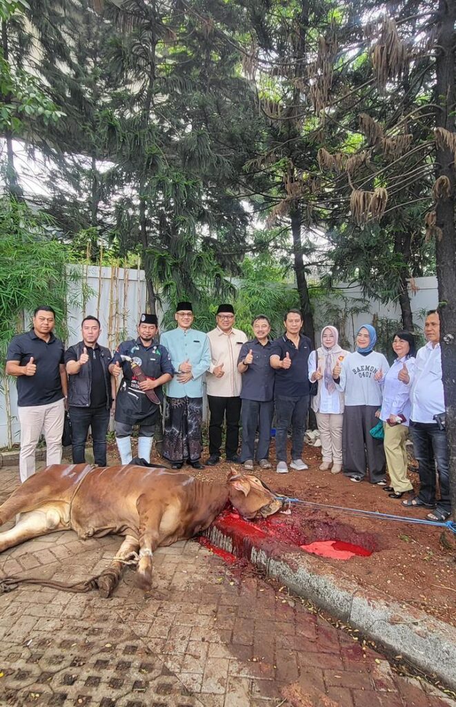 DPC Gerindra Kota Bekasi Bagikan Ribuan Daging Kurban Ke Masyarakat Yang Membutuhkan
